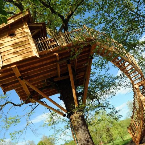 Cabane dans les arbres La Cabane du Vieux Chêne dans les Pyrénées-Atlantiques avec terrasse