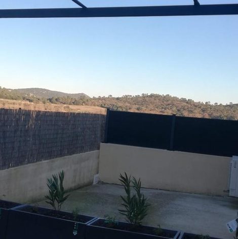 Loveroom La Chaleureuse dans le Gard avec terrasse
