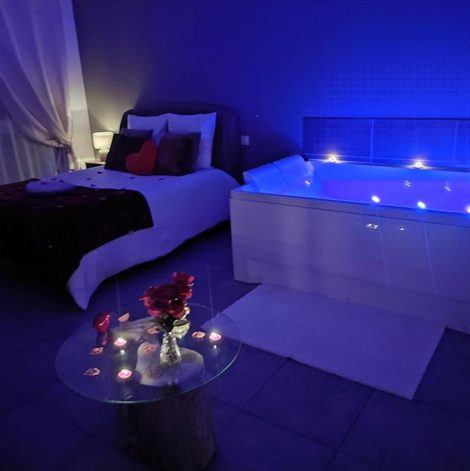 Loveroom La chambre des tentations , love room dans les Pyrénées-Orientales