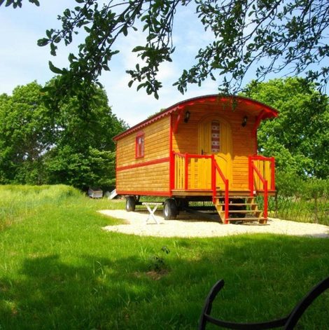 Roulotte La Roulotte du Leff dans les Côtes-d’Armor avec terrasse