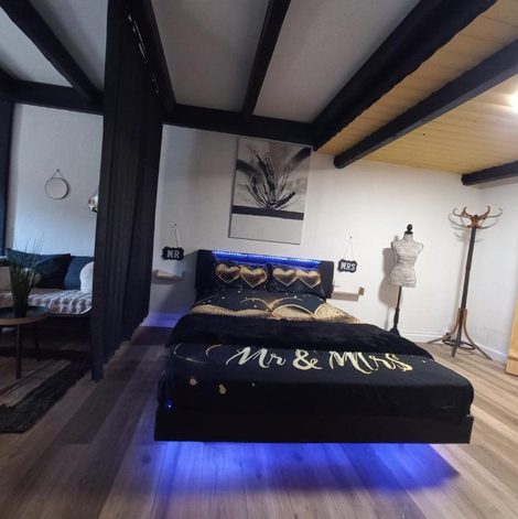 Loveroom La taverne de papy dans les Hautes-Alpes avec vue dégagée