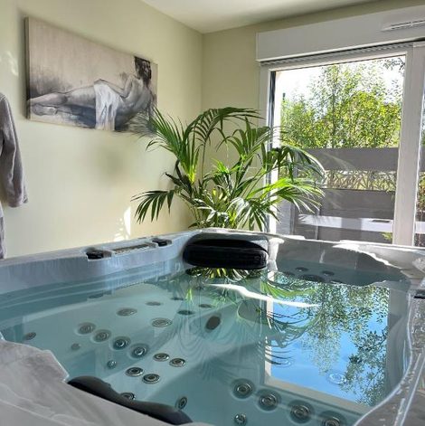 Loveroom LA VALENTINE Love room GITES DES 3 LAVOIRS dans le Territoire de Belfort avec spa privatif