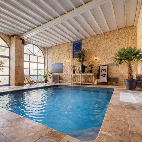 Gîte insolite Le manoir de Saint-Ouen avec piscine chauffée intérieure dans l’Orne