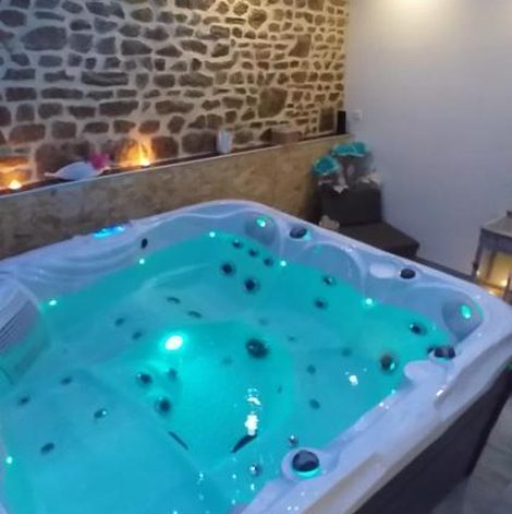 Loveroom Le Ptit Spa de L'Abbaye Suite love et dans l’Orne