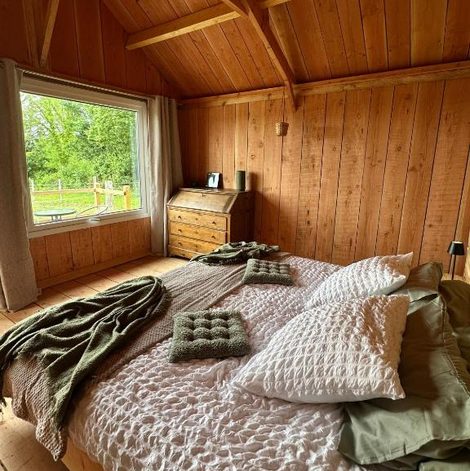 Gîte insolite Le Refuge en bois nuit insolite en pleine dans le Calvados avec terrasse