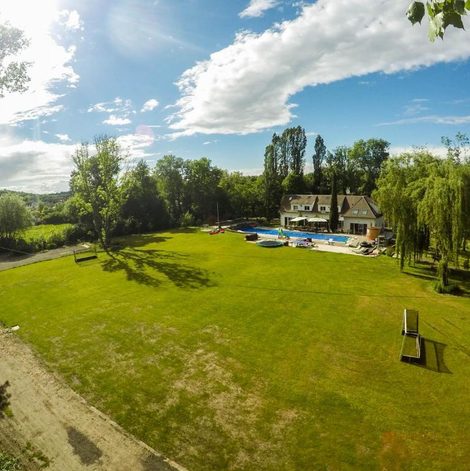 Bulle Les Bulles de la Maison du Rocher en Seine-et-Marne avec piscine