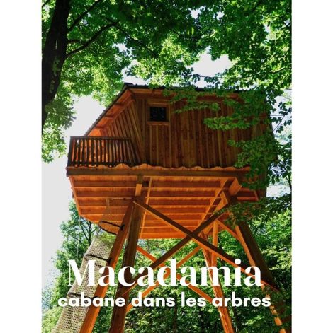 Cabane dans les arbres Les Cabanes de Fontfroide en Isère avec terrasse