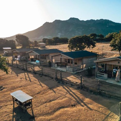 Gîte insolite Les Chalets de Tesa en Haute-Corse avec terrasse