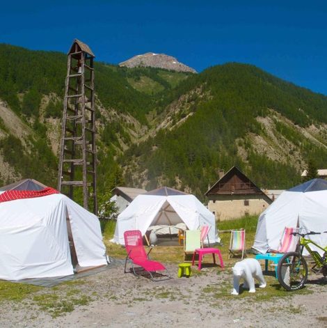 Dôme Les domes du Chalet Viso dans les Hautes-Alpes avec terrasse
