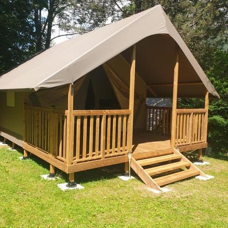 Tente lodge du camping la Porte St Martin dans la Drôme avec terrasse