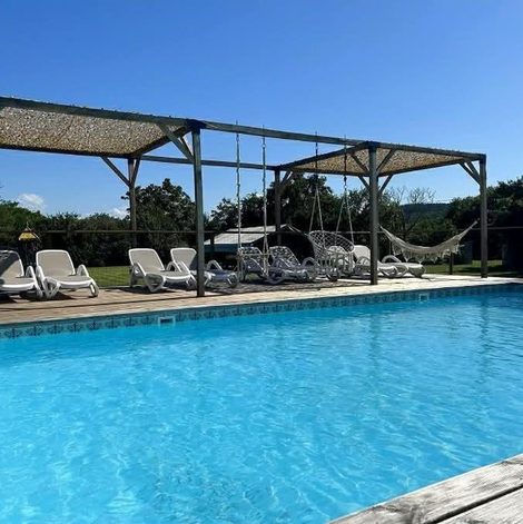 Tente Lodge safari de luxe 4 personnes dans les Hautes-Pyrénées avec piscine