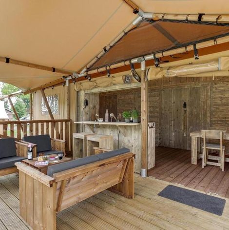 Tente Lodges en pleine nature dans les Alpes-de-Haute-Provence avec piscine
