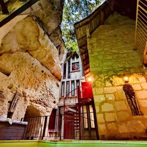 Maison troglodyte Logis Hôtel Demeure de la Vignole en Maine-et-Loire avec piscine