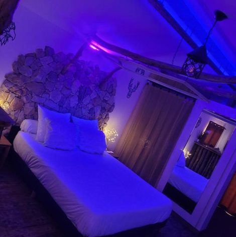 Loveroom LOVE Room Danslesbois avec spa dans les Bouches-du-Rhône avec terrasse