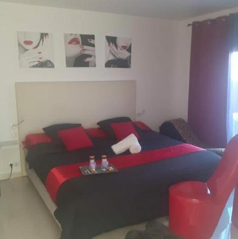 Loveroom Love Room Sensuelle en Seine-Saint-Denis avec terrasse