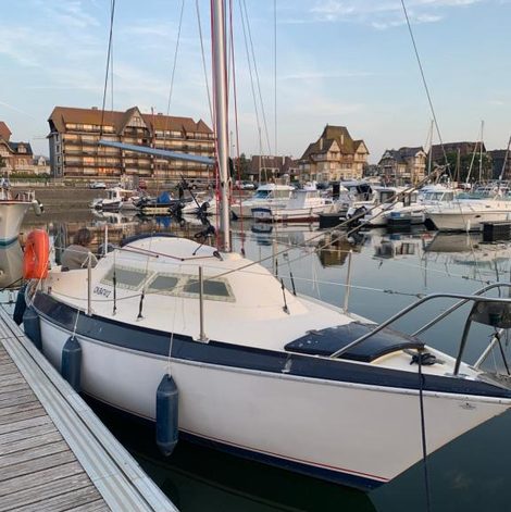 Bateau Madi au fil de l’eau à Deauville dans le Calvados
