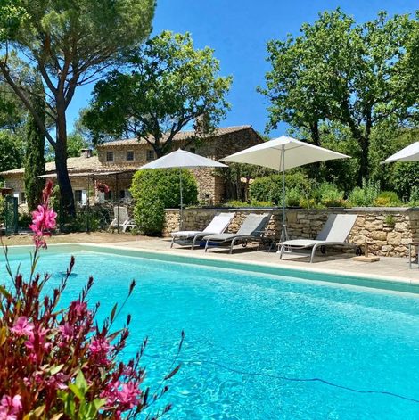 Gîte insolite Mas de Veroncle, piscine et quiétude à Gordes dans le Vaucluse