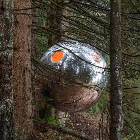 Gîte insolite Mirror globe Kandasphere en Haute-Savoie avec spa privatif
