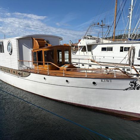 Bateau Navire KIWI dans l’Hérault avec terrasse