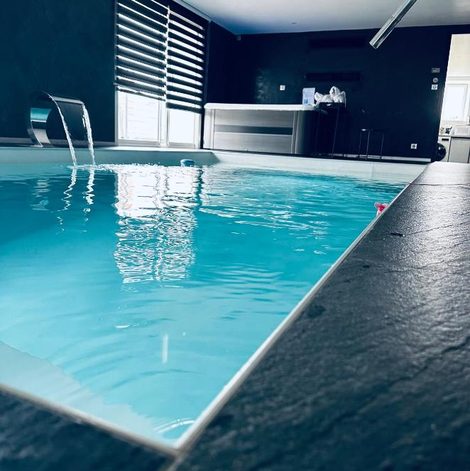 Loveroom Nuit Détente Rodez dans l’Aveyron avec piscine