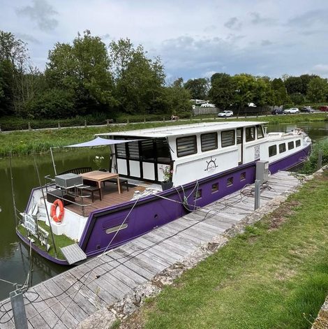 Bateau Nuit insolite à bord d'une péniche, 6 personnes dans le Nord avec terrasse
