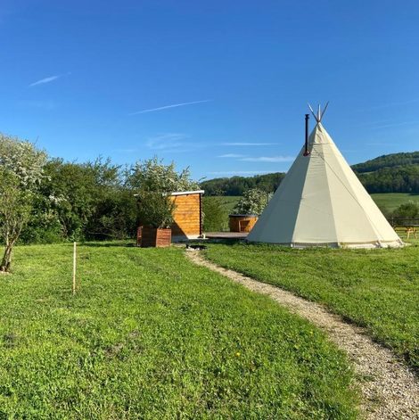 Tipi Nuit insolite en Tipi avec bain nordique privatif dans les Vosges avec spa privatif