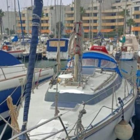 Bateau Voilier à quai à Canet-en-Roussillon dans les Pyrénées-Orientales