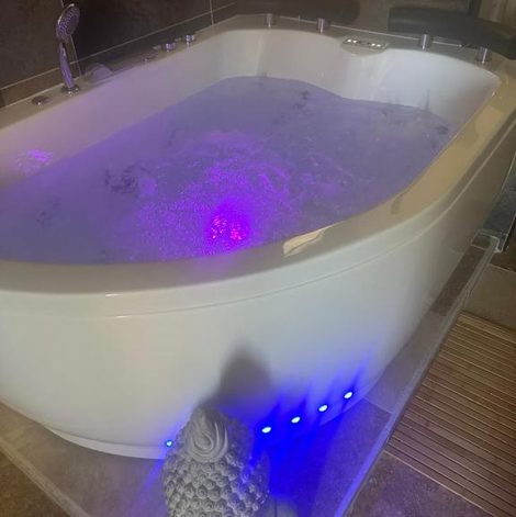 Loveroom Paradis & Désir Love Room dans le Gard avec spa privatif