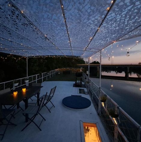 Bateau Péniche Amadeus conviviale et cosy , proche de en Seine-et-Marne avec terrasse
