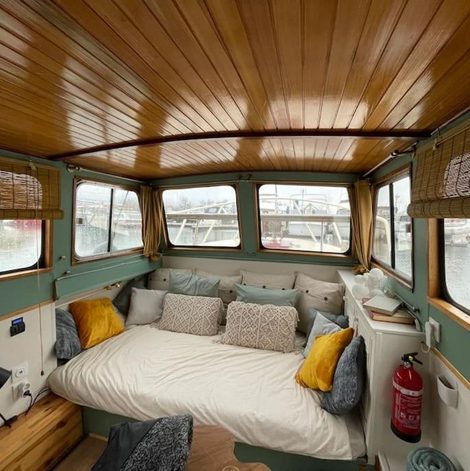 Bateau Péniche cocoun dans la Drôme avec terrasse