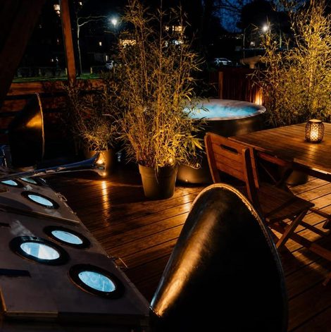 Bateau Péniche de charme avec jacuzzi sur canal du en Haute-Garonne avec terrasse