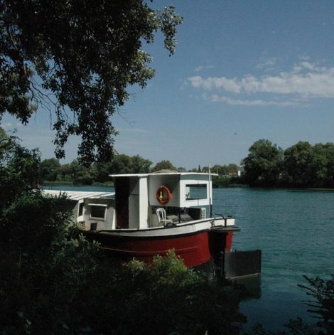 Bateau Péniche Espoir dans le Vaucluse avec terrasse