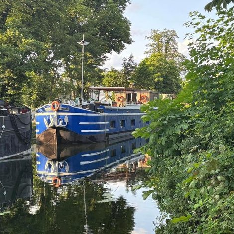 Bateau Péniche Hélios - logement insolite indépendant en Moselle avec terrasse