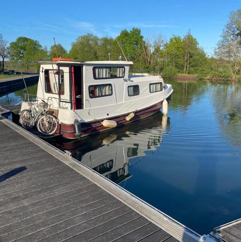 Bateau Péniche Maryjeanne dans l’Allier avec spa privatif