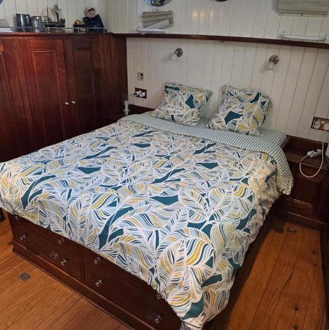 Bateau Peniche Saul Nomad dans le Gard avec terrasse