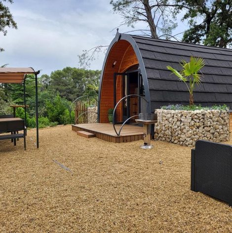 Pod es Aqui dans le Gard avec terrasse