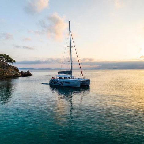 Bateau Private Luxury Catamaran Cruise dans les Alpes-Maritimes avec spa privatif