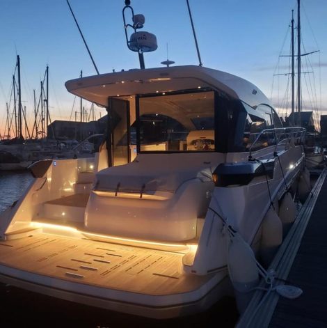 Bateau Puissance, Élégance et Style, Yacht à Deauville dans le Calvados avec spa privatif