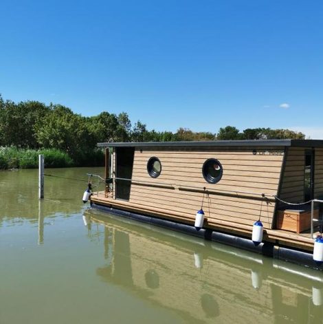 Bateau Rêves d'Ô en Camargue, clim réversible, parc naturel dans le Gard avec terrasse