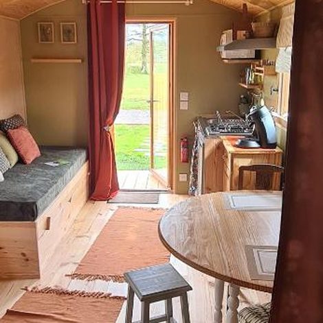 Roulotte à la Ferme Buissonnière dans l’Orne avec spa privatif