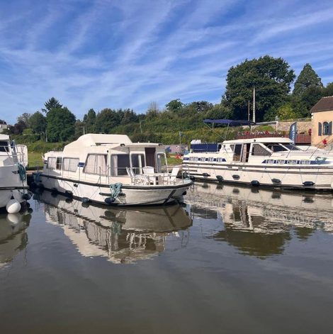Bateau Séjour Insolite sur Bateau à Quai en Bourgogne dans la Nièvre
