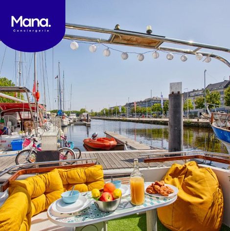 Bateau Séjour Insolite sur Ulysse dans le Calvados avec terrasse