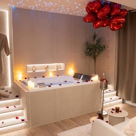 Loveroom Stellar Suite en Seine-Saint-Denis avec spa privatif