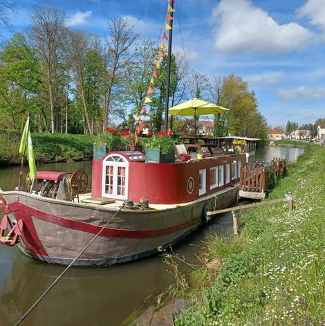 Bateau Sur la Somme à bord de la péniche dans la Somme avec spa privatif