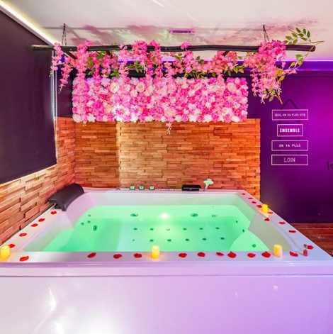 Loveroom Sweet Dreams Jacuzzi dans le Rhône avec terrasse
