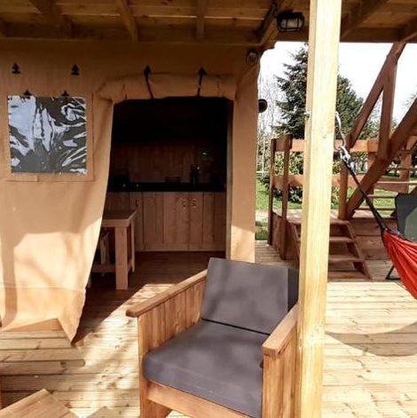 Tente Cabane du Camping Hautoreille en Haute-Marne avec terrasse
