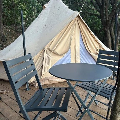 Tente lodge avec vue sur la baie d'Ajaccio en Corse-du-Sud avec terrasse