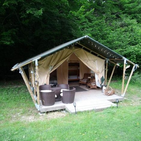Tente lodge Élevage Girbal dans le Cher avec terrasse