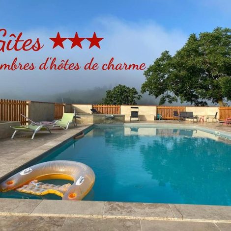 Séjour à la ferme Terres de Barréjat en Ariège avec piscine