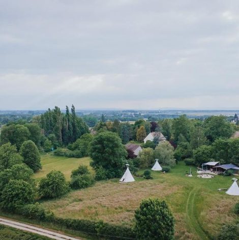 Tipi Nature Bien-être - Expérience Insolite Tout Confort en Saône-et-Loire avec terrasse